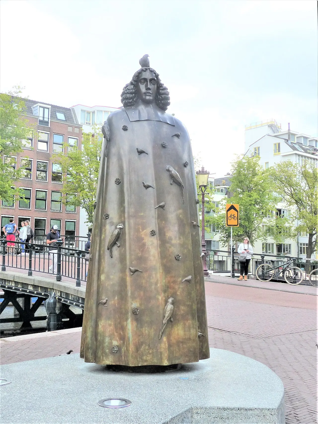 Spinoza-Denkmal